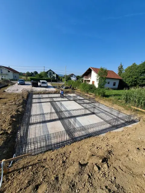 Temeljna ploča kuće s armaturom